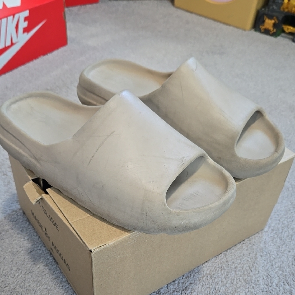 Pure Yeezy Slide Sz 11 Mens